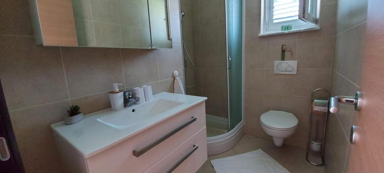 Apartmani Tomislav Krk Town Bagian luar foto